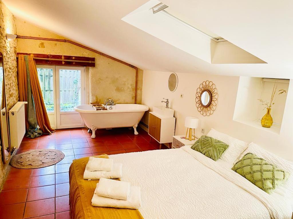 Le Grand Franc Gite Cosy Proche Tous Commerces 톤네이샤랑트 외부 사진